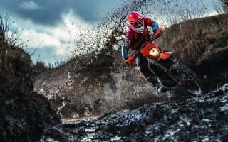 悟空体育-湖人自媒体热议，紫金军团会否再以中锋定位惩罚勒布朗？